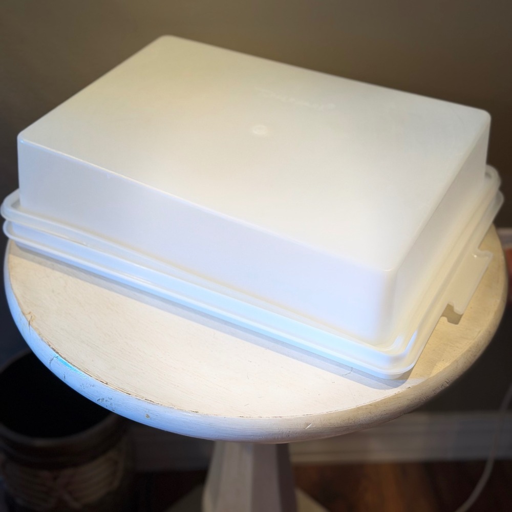 Tupperware Rectangular Serving Tray Platter with Lid‎ White Divided